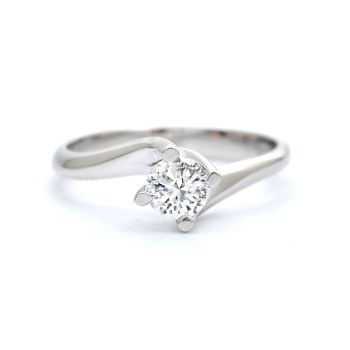 White gold engagement ring with diamond 0.50 ct