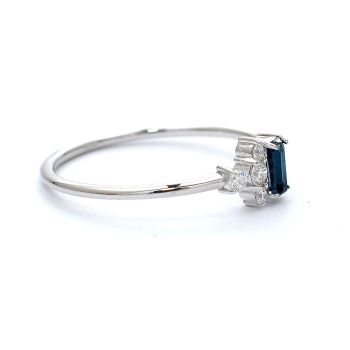 White gold ring with diamonds 0.09 ct and blue topaz 0,16 ct
